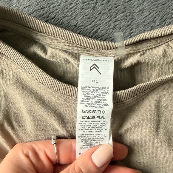 Oner Active Go To Seamless Fitted Long Sleeve Top Warm Sand L - Picture 5 of 5